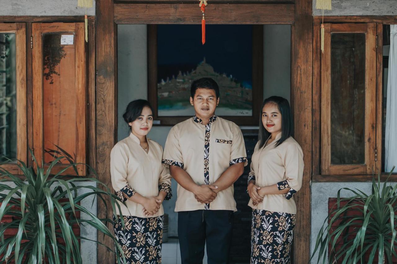 Cempaka Borobudur Guest House มาเกอลัง ภายนอก รูปภาพ